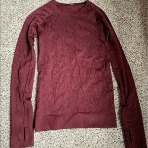 Lululemon rose patterned running shirt with thumb holes, size 2.